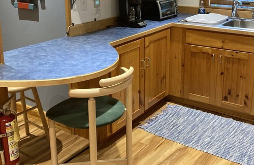 Bristol Apartment | Family/Pet Friendly Apartment, 5 minute walk to Muscongus Cove