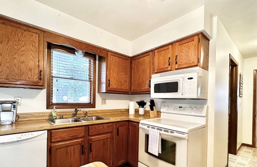 Krakow Cottage | Family/Pet Friendly Berry Lake Getaway in Gillett