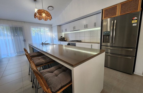 Worrigee House | Family & Pet-Friendly, Large Home Surrounded by Ocean, Wine & Country