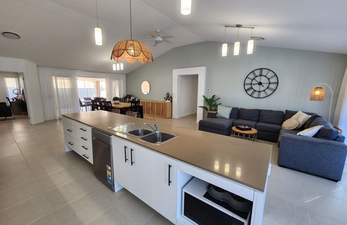 Worrigee House | Family & Pet-Friendly, Large Home Surrounded by Ocean, Wine & Country