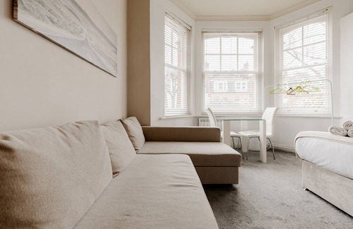 South Hampstead Apartment | Family Quadruple Studio Finchley Rd Central F5