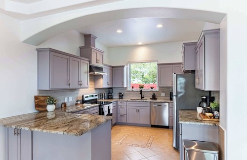 Del Valle House | Family-Ready 4BR with Yard & Kids, Playground