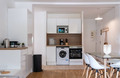 Ancely Apartment | Family residence near park
