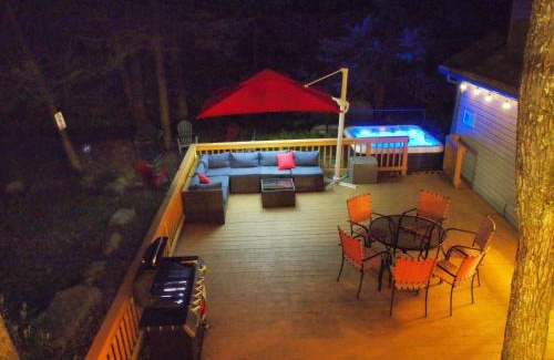 Tobyhanna Ski Chalet | Family retreat, 15 min to Camelback Ski, Hot tub, Game Room