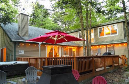 Tobyhanna Ski Chalet | Family retreat, 15 min to Camelback Ski, Hot tub, Game Room