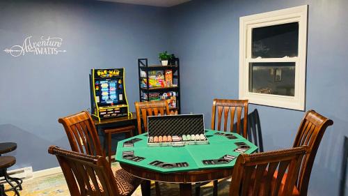 Tobyhanna Ski Chalet | Family retreat, 15 min to Camelback Ski, Hot tub, Game Room