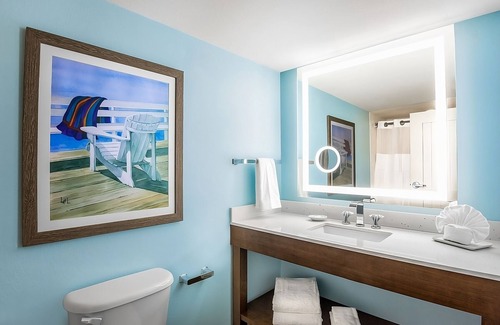 Osage Beach Hotel | Family Retreat! 2 Great Units, Pool, Free Parking, Near Lake of the Ozarks