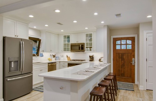 West Beach Cottage | Family Retreat-Closest Oceanwoods Rental to Beach, Screened Porch, WiFi