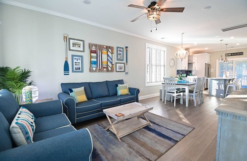 Shallotte House | ★Family Retreat★ | Close to Beach | ♕Royal Beds