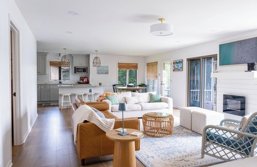 Normandy Shores House | Family Retreat on South Cove of Lake Keowee; Private Dock; ~ 10 Mi from Clemson