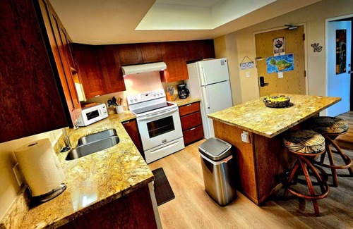 Kihei Condo | Family Retreat Resort Condo- Full Kitchen, AC, Laundry- Walk to Beach and Shops