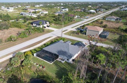 Port Charlotte House | Family Retreat - Sleeps 10 - Pool - Near Beach