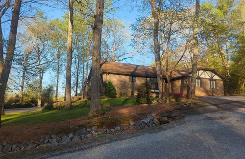 Hendersonville House | Family Retreat to the Mountains!