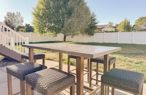 West Valley City House | Family Retreat Near SLC Airport 6 BR 3.5 Bath