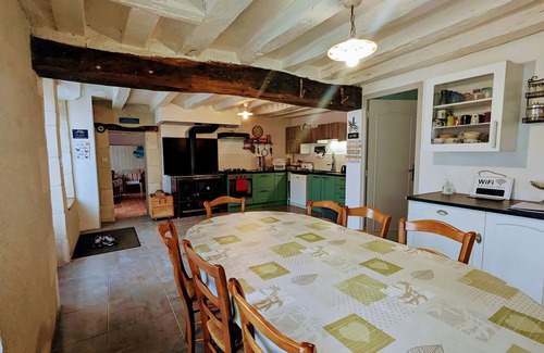 Clere-du-Bois Cottage | "Family Retreat with Spa Near Loire Castles and Beauval Zoo"