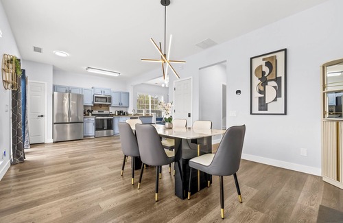 Charlotte House | Family Retreat with Modern Comforts