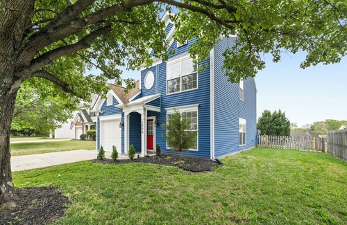Charlotte House | Family Retreat with Modern Comforts