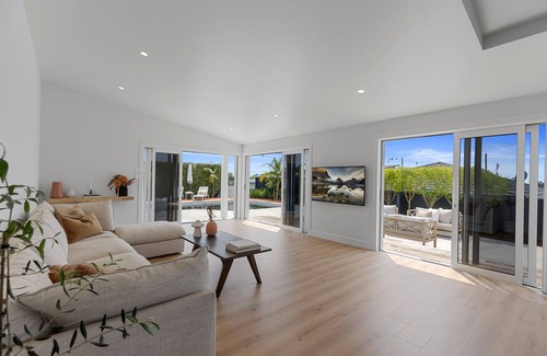 Bethlehem House | Family Retreat with pool, spa, pool table, pizza oven and fire!