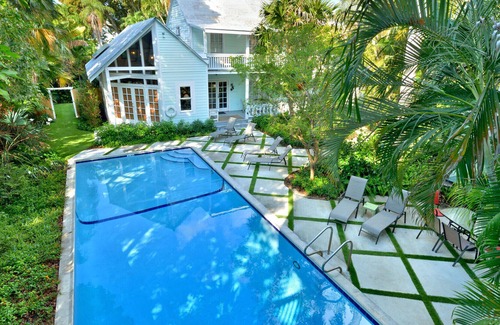 White Street Gallery District House | Family Reunion - Pool Garden Compound