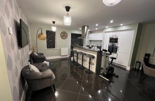 Sheffield House | Family Room 2 beds Free WiFi Free Parking