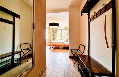 Muritz Bed & Breakfast | Family room-#6 Urbano NEU im EG-Deluxe-Ensuite with Bath