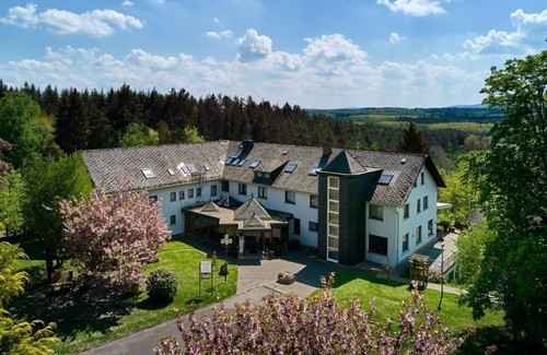 Kirchberg House | Family room, shower/WC, TV - Landhotel Karrenberg