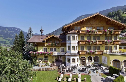 Dorfgastein House | Family room with shower, WC - Untermüllnergut, country hotel