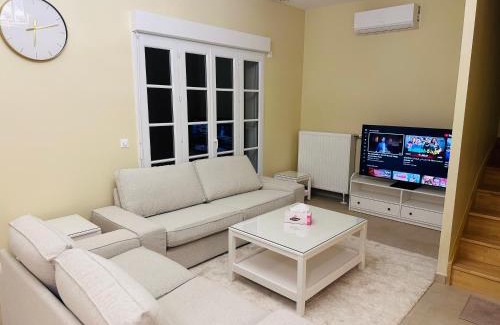 Serris House | Family's house - Villa proche de la vallée village et Disneyland paris ,2 parkings, air condition