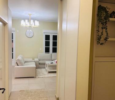Serris House | Family's house - Villa proche de la vallée village et Disneyland paris ,2 parkings, air condition