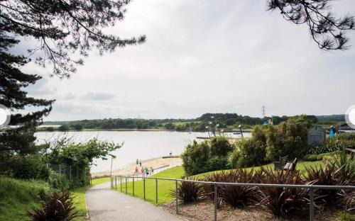 Hamworthy House | Family Seaside Retreat Private Stay at 5-Star Rockley Holiday Park Poole