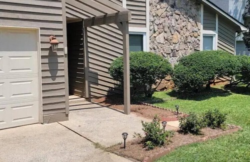 Gwinnett County House | Family size Home, just outside Atl, Close to Lake Lanier, Stone Mnt, and I-85.
