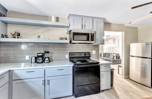 Cedar Crest House | Family-sized 3-BR Home by Downtown Dallas & Art District