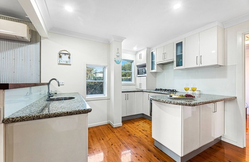 Potato Point House | Family-sized home with large deck - 200m to the beach