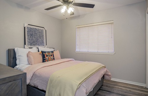 Victoria House | Family-sized home central to town.
