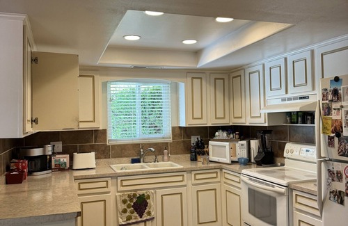Atwater House | Family Sized home w/Pool, Pool table, ping pong & darts in a central location!