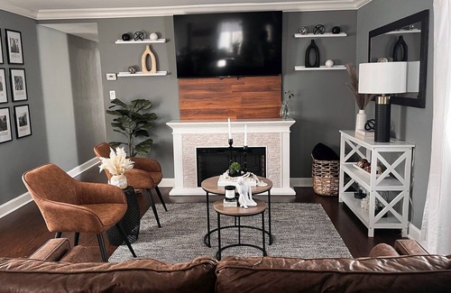 Elk Grove Village House | Family sized home has all the amenities you need. Pet friendly !