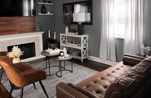Elk Grove Village House | Family sized home has all the amenities you need. Pet friendly !