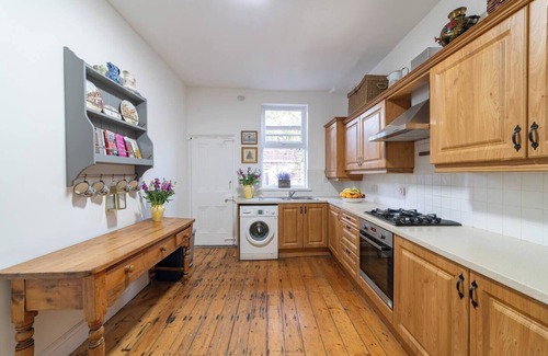 Sefton Park House | Family Stay | By Sefton Park & Lark Lane | Parking