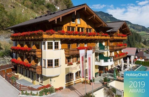 Grossarl House | Family Studio "KRISTALL" with bay window - Hotel Kristall