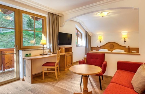 Grossarl House | Family Studio "KRISTALL" with bay window short - Hotel Kristall