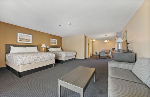 Put-in-Bay Hotel | Family Suite at Bayshore Resort Put-in-Bay