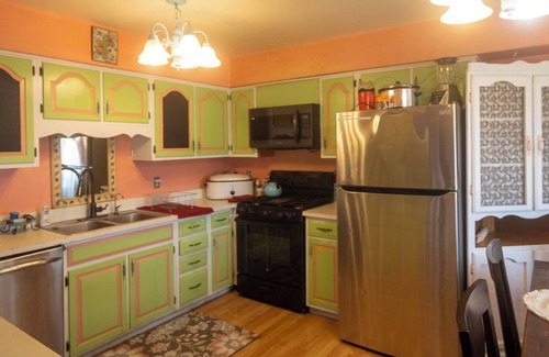 Divide House | Family themed 6-bedroom house, Pikes Peak view, Hot tub, game room