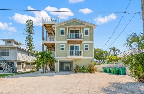 Bradenton Beach House | Family Tides - 2 Homes in 1 Steps to Beach w Rooftop Views Heated Pool Close to Bridge St