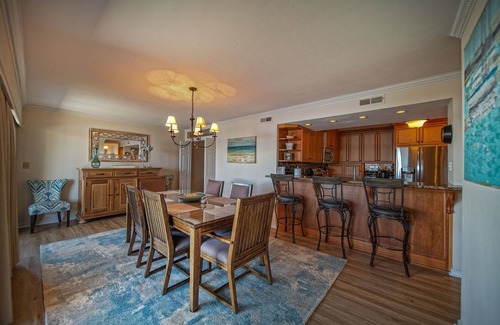 North Shore Condo | Family Ties II Luxury Lakefront Condo at Bernard's Landing - Water Front