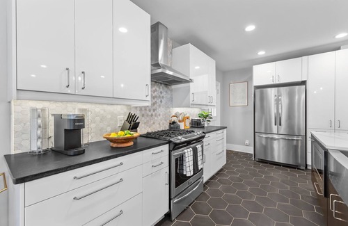 Lindley Park House | Family Time Retreat w/HotTub, FirePit, Pool!