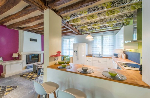 Montlouis-sur-Loire Cottage | Family vacation home - Sleeps 15 (seats 20) - With garden and spa