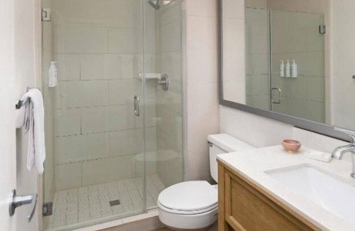 Mission Beach Hotel | Family Vacation! Close to SeaWorld and San Diego Airport! Onsite Pool!