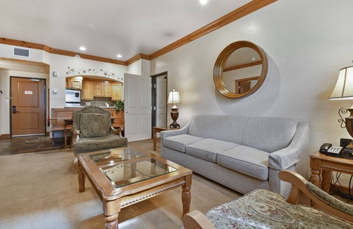 Midway Villa | Family Vacation~Heated In/Out Pool, Tubing & Ice Skating Villa 1076