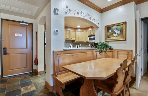 Midway Villa | Family Vacation~Heated In/Out Pool, Tubing & Ice Skating Villa 1076