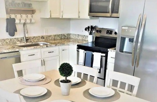 Thomas Drive House | Family Vacation Home - MINUTES TO BEACH AND FUN!